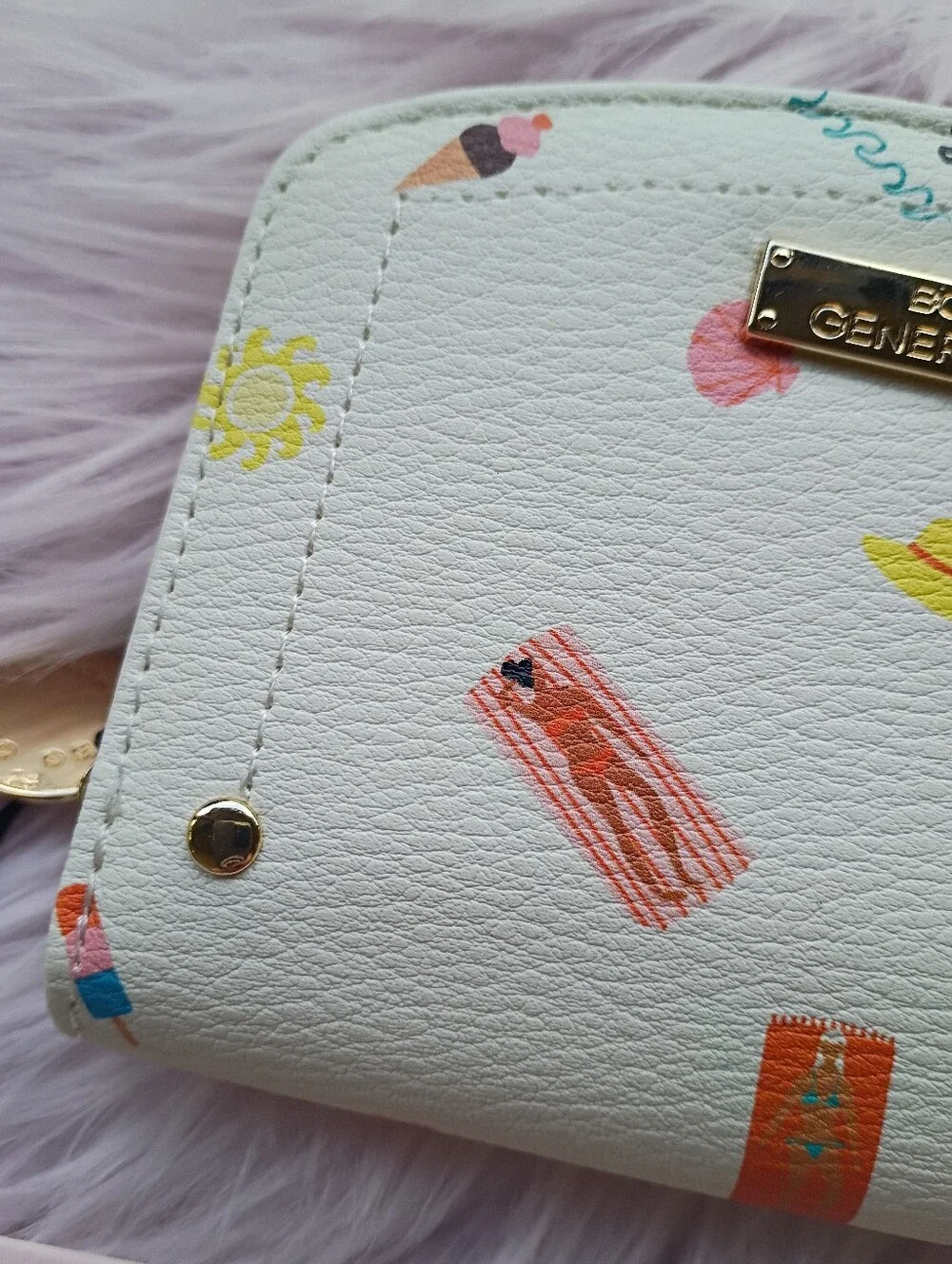 NEW BCBGeneration White Summer Beach Themed Wallet